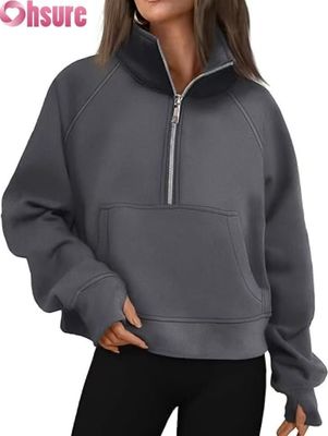 Pullover de lana cortada con media cremallera de mujer con capucha.