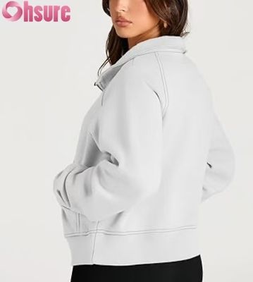 Pullover de lana cortada con media cremallera de mujer con capucha.