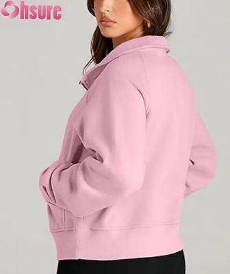 Pullover de lana cortada con media cremallera de mujer con capucha.