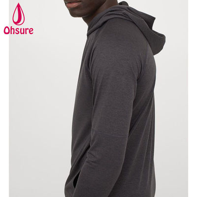 Sudadera con capucha de yoga para hombre, de secado rápido, con forro de malla, capucha envolvente, ajuste regular para entrenamiento en el gimnasio, logotipo personalizado, estampado liso, otoño