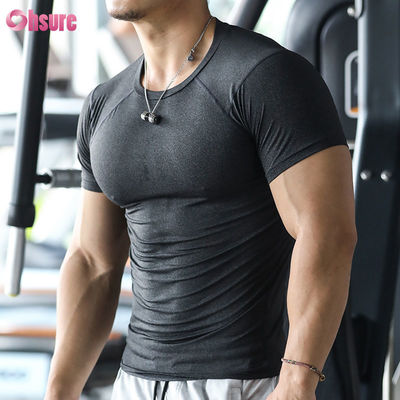 Vestidos deportivos para hombres Deportes de alta gama Seca rápida Corta de atletismo culturismo camiseta de poliéster camiseta de ejercicios para hombres camiseta de gimnasio para hombres